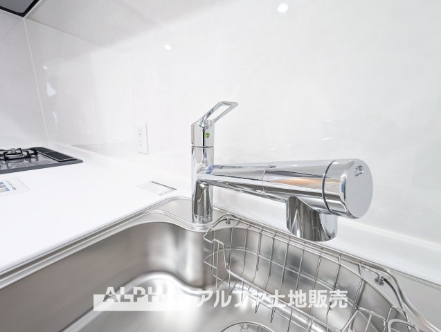 東急ドエルアルス永山Ⅱのキッチン|【Kitchen counter】
◆カウンターテーブル◆友達を呼んでちょっとしたホームパーティーをする時、作りたての料理を出したい。そんな時カウンターに料理をのせ一緒手伝ってもらう時間も楽しい。