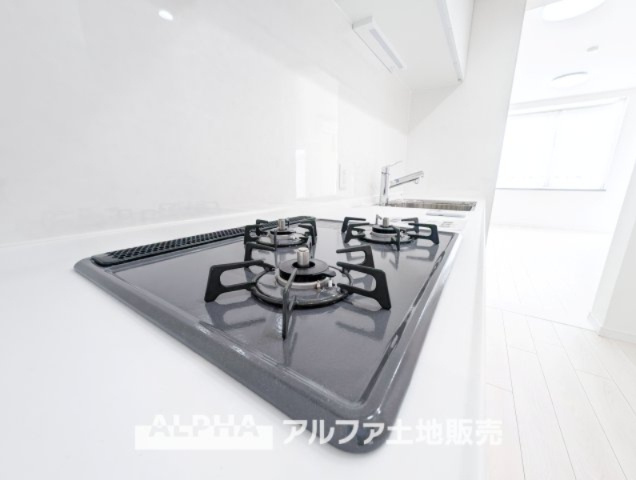 東急ドエルアルス永山Ⅱのキッチン|【Gas range】
◆ガスレンジ◆お料理のあとはさっと拭くだけで綺麗になる。お手入れも簡単に、見た目も綺麗に。奥様の負担を軽減します。
