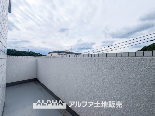 東急ドエルアルス永山Ⅱのバルコニー|【Roof balcony】
◆ルーフバルコニー◆煌めく君とルーフバルコニーから望むと夜空のスクリーンを見ながら話す時間が好き。この空間は優しくて君とまた恋に落ちてしまいそうだ