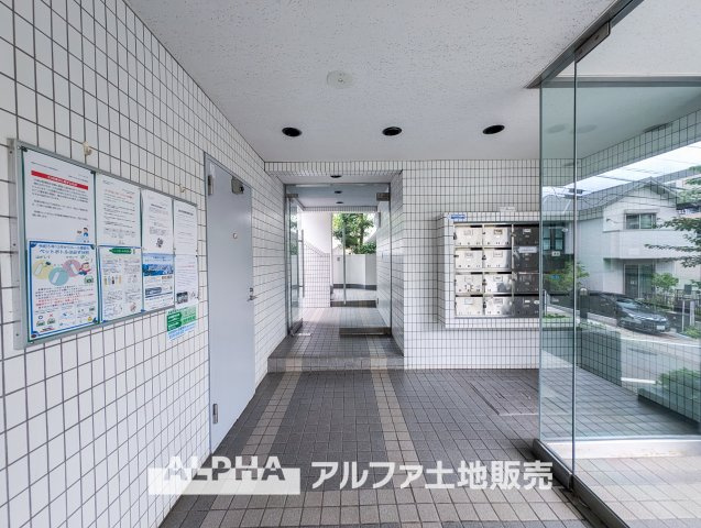 東急ドエルアルス永山Ⅱのロビー|【lobby】
◆ロビー◆共用部は管理の行き届いた綺麗なスペース。いつも明るく家族を、来客を出迎えてくれる大切な場所です。
