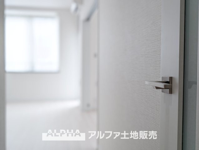 東急ドエルアルス永山Ⅱの居間・リビング|【Living room】
◆時を忘れる場所◆ここにはみんなが集い、食事と楽しい会話が始まる。話に夢中になりすぎて、ついつい時を忘れ夜半過ぎになってしまう。そんな束の間の幸せを感じさせてくれる場所。