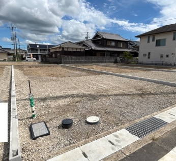 【前面道路含む現地写真】 | リーブルガーデン加東市下滝野５期 | 前面道路含む現地写真