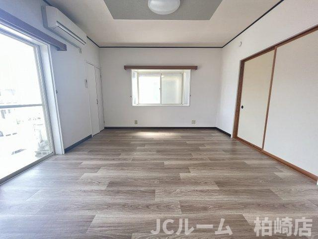 柏崎市城東２丁目のアパートの洋室