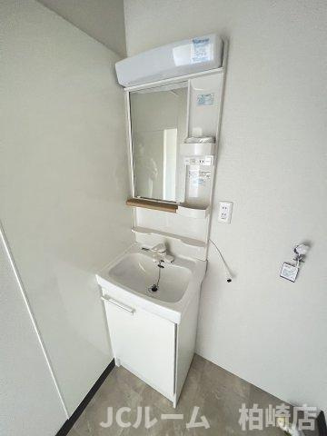 柏崎市城東２丁目のアパートの洗面所