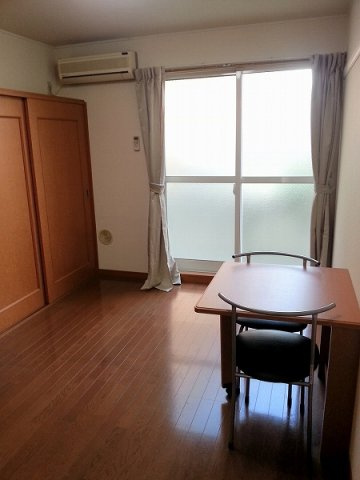 レオパレスパインマノワールの居間・リビング