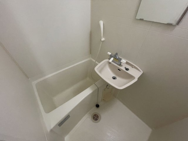 レオパレスパインマノワールの浴室