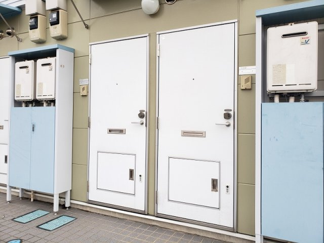 レオパレスＦＩＴ　ＴＥＲＲＡＳＥの玄関