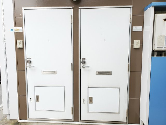 レオパレスシュッドプロスペールの玄関