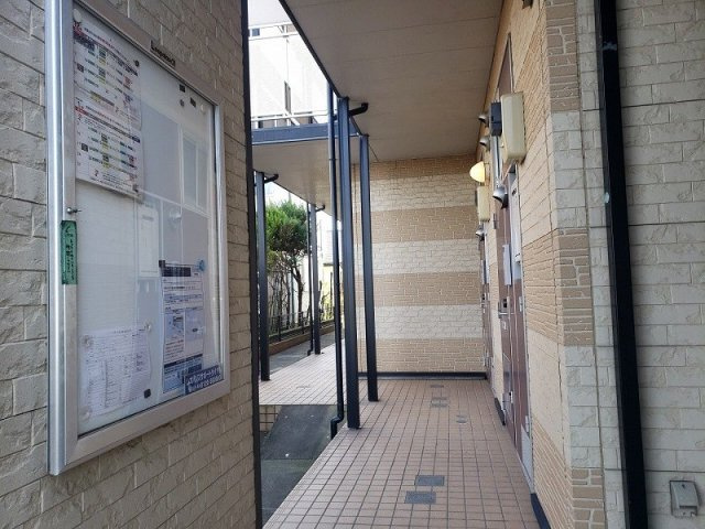 レオパレスコンフォートＳの玄関