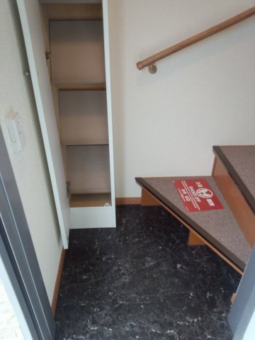 レオパレスエクレールの玄関