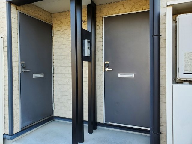 レオパレスエクレールの玄関|二階廊下