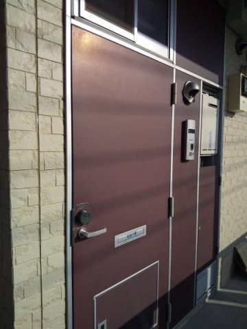 レオパレス寛の玄関