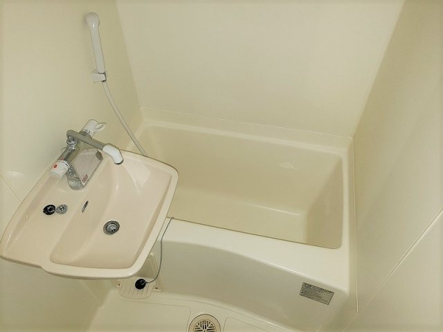 レオパレス寛の浴室