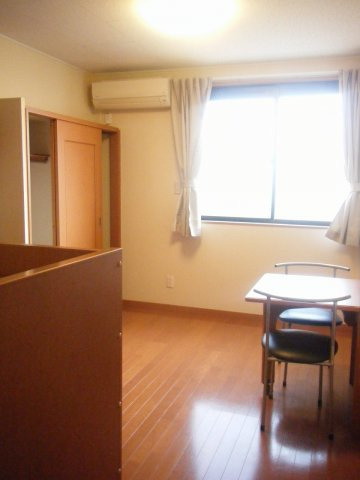 レオパレスベルウィングの居間・リビング