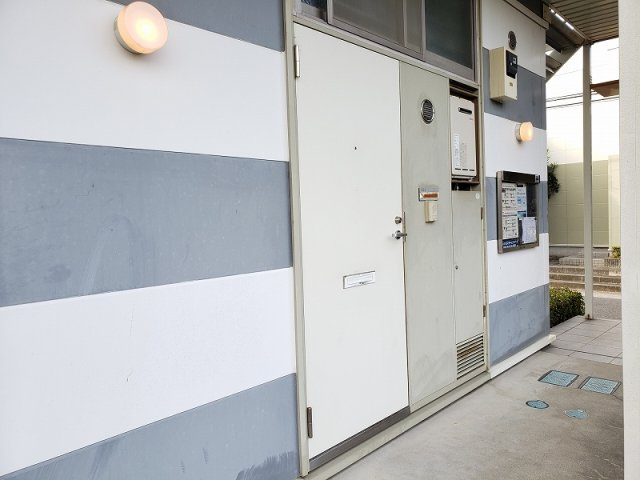 レオパレス栗橋の玄関