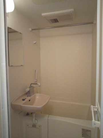 レオパレス寛の浴室