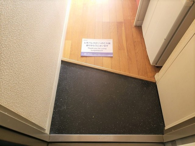 レオパレスＨａｎａｌｅｉの玄関