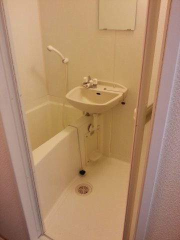 レオパレスパインマノワールの浴室