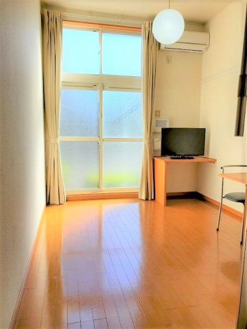 レオパレスＷＩＮの居間・リビング