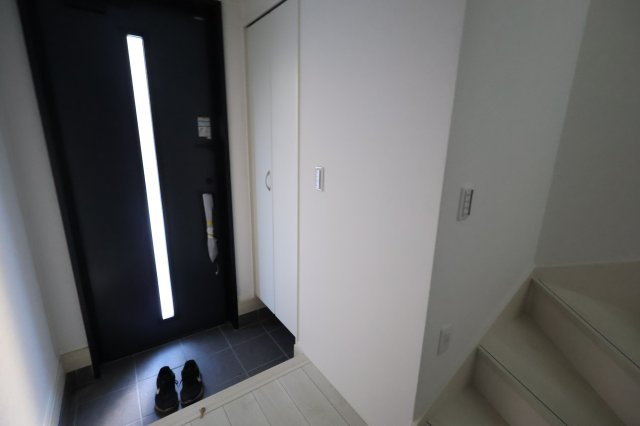 《仲介手数料無料》浦和区常盤３丁目11-5(1号棟)新築一戸建てミラスモの玄関