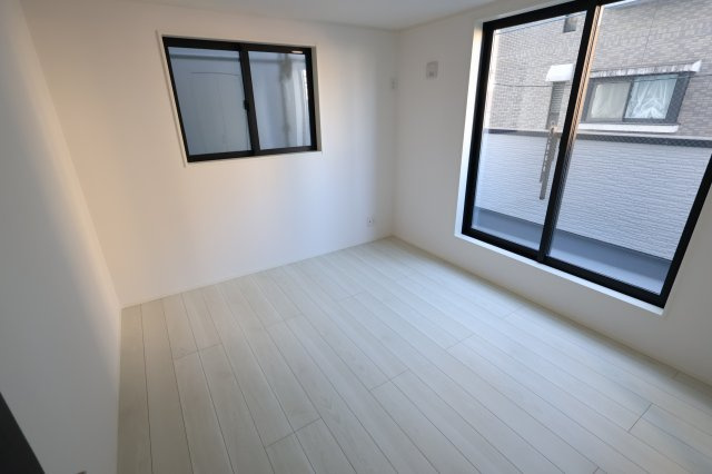 《仲介手数料無料》浦和区常盤３丁目11-5(1号棟)新築一戸建てミラスモの洋室