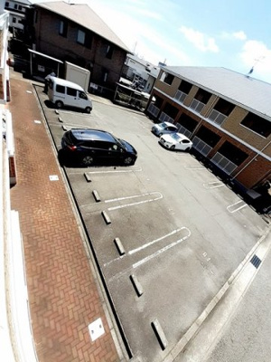 【駐車場】 | プラティークレーブⅣ | 車をお持ちの方に嬉しい駐車場付きの物件です