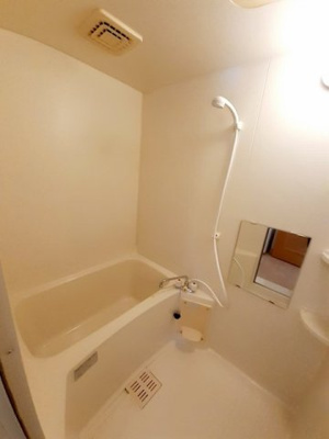 【浴室】 | プラティークレーブⅣ | きれいなお風呂です