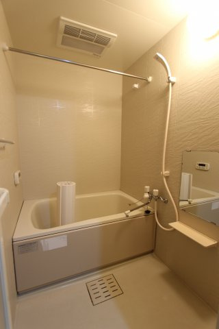 エバーグリーン２１の浴室