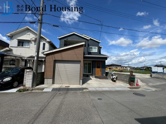 シャッターガレージ付き・５LDK・魚住町清水　築６年の前面道路含む現地写真