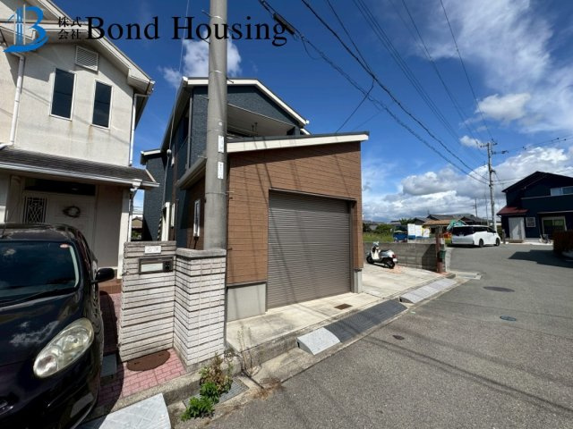 シャッターガレージ付き・５LDK・魚住町清水　築６年の前面道路含む現地写真