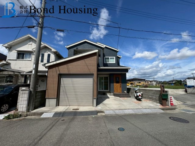 シャッターガレージ付き・５LDK・魚住町清水　築６年の前面道路含む現地写真