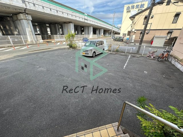 メゾン手柄の駐車場