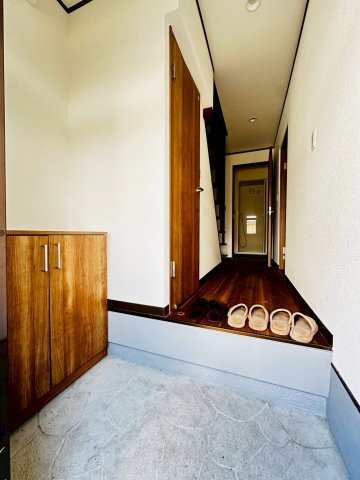 須磨浦通6丁目貸家の玄関