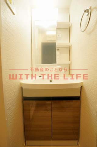 RESIDENCE（レジデンス）花畑【10,000円キャッシュバック対象物件】の独立洗面台|朝の支度にも助かる、独立の洗髪洗面化粧台