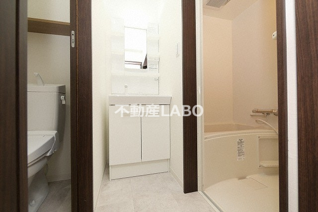 エスティライフ難波西の洗面所