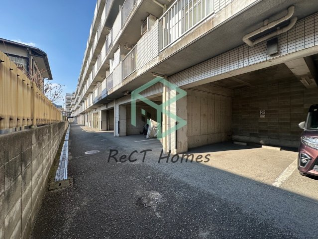 飾磨中村コーポの駐車場