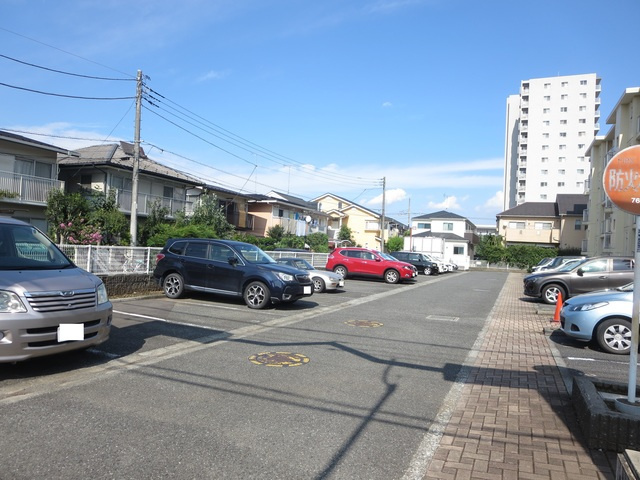 エクセル若葉の駐車場
