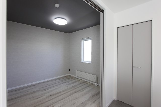 網走市つくしヶ丘6丁目2戸建の洋室