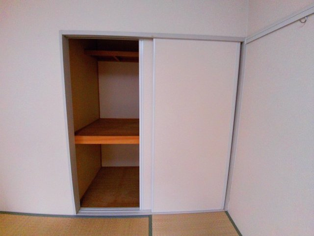 烏帽子ハイツ六甲の収納