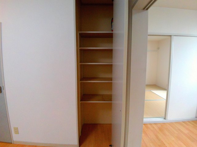 烏帽子ハイツ六甲の収納