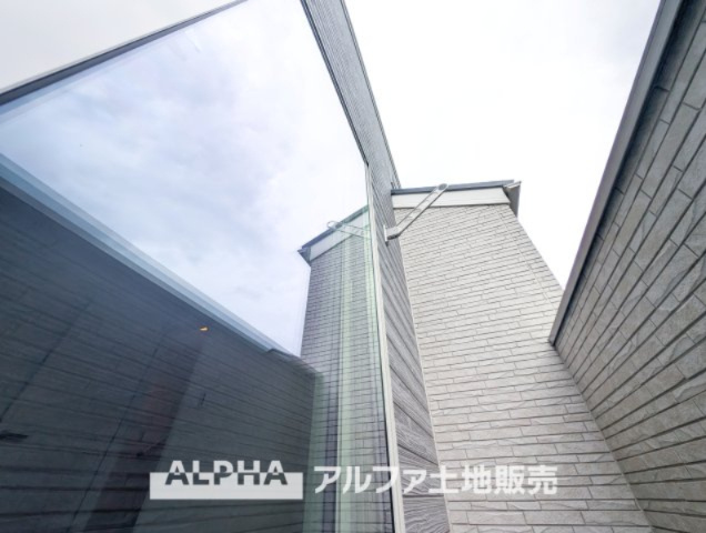 ~多摩連光寺3丁目~Newly built houseのバルコニー|【outward appearance】
◆バルコニー◆家から望む空はブルースカイ。隔てるものは何もなく、そこにあるのは青い空と白い雲の景色がこの街の彩りを演出している。