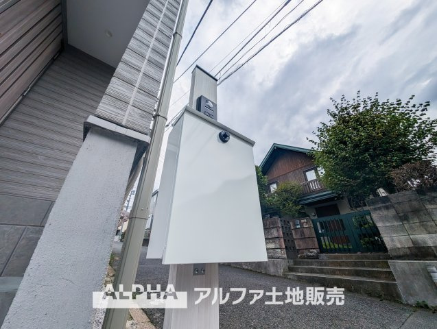 ~多摩連光寺3丁目~Newly built houseの外観|【outward appearance】
◆時を忘れる場所◆みんなが集い、食事と楽しい会話が始まる。話に夢中になり、ついつい時を忘れ夜半過ぎになってしまう。そんな束の間の幸せを感じさせてくれる場所。