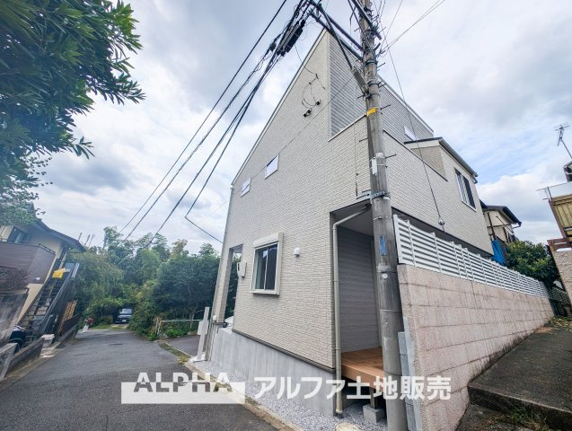 ~多摩連光寺3丁目~Newly built houseの前面道路含む現地写真
