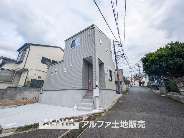 ~多摩連光寺3丁目~Newly built houseの前面道路含む現地写真