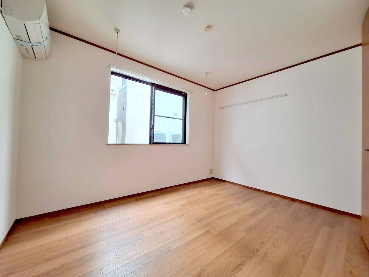 酒井ハイツの寝室|★洋室６．５帖★