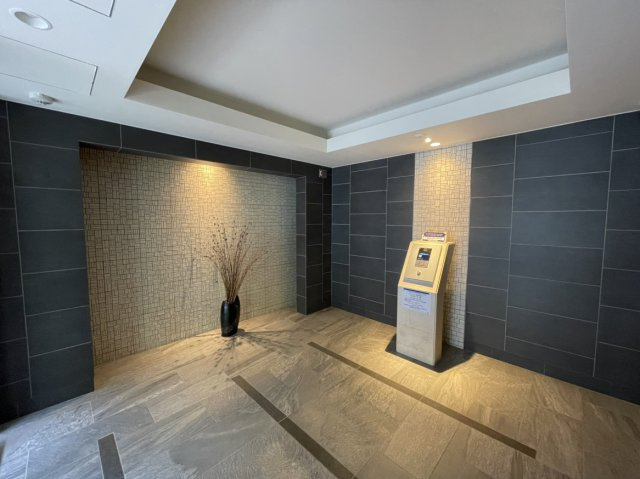 アルファステイツ佐世保駅北のその他共用部分|オートロック式のエントランスで、来訪者を部屋から確認できて安心です。