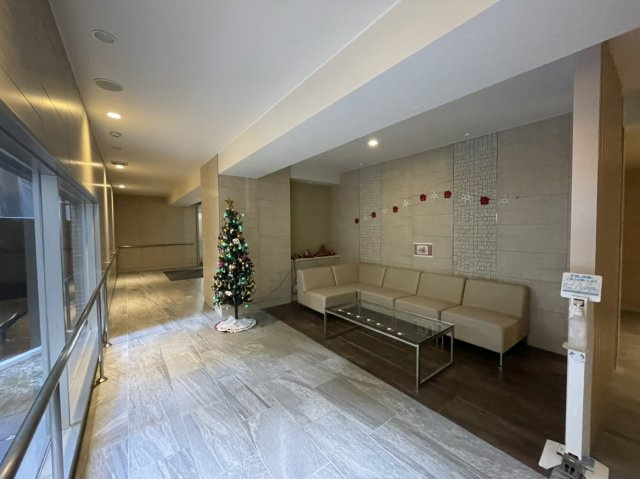 アルファステイツ佐世保駅北のその他|1階の共用部分にはちょっとした待ち時間にも使用できる空間があります。