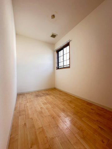 ジュネスト2番館の洋室