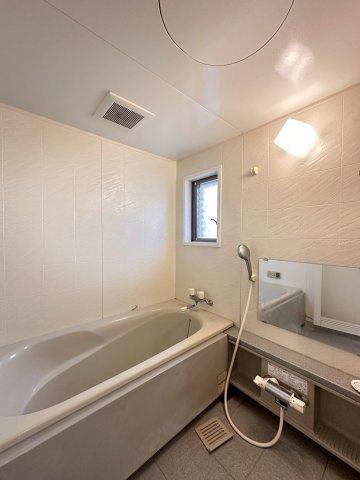 ジュネスト2番館の浴室