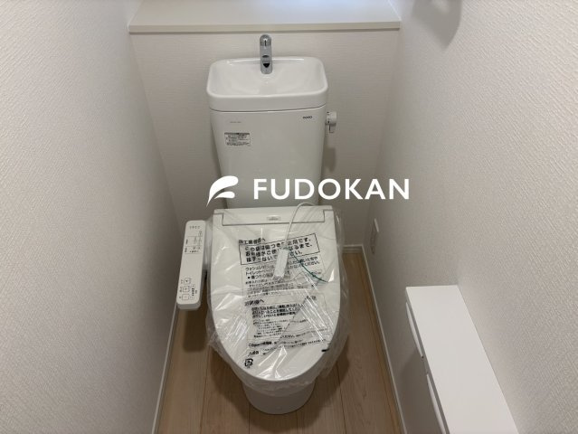 山形市江南第23【新築建売住宅】2号棟のトイレ|節水タイプのトイレは水道代の節約に繋がります。